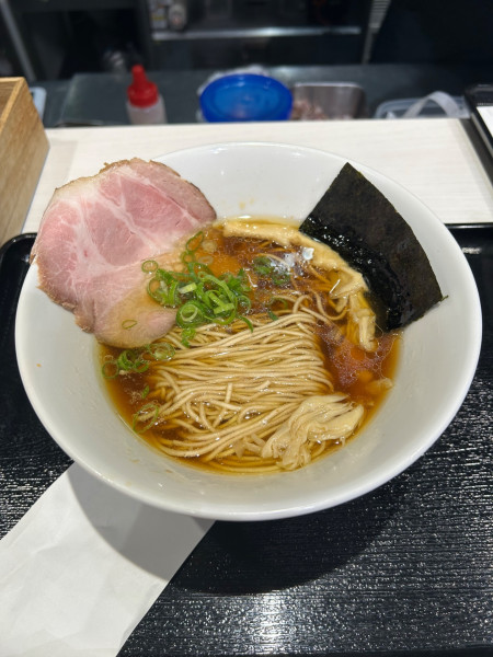 「淡麗醤油ラーメン」@淡麗拉麺 己巳の写真
