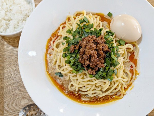 「汁なし担々麺＋味玉＋ミニジャスミンライス（ランチセット）」@担々麺 ぺん坊の写真