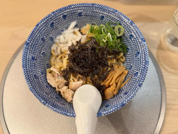 「濃厚煮干し油そば(並盛)890円」@麺屋 音 練馬店の写真