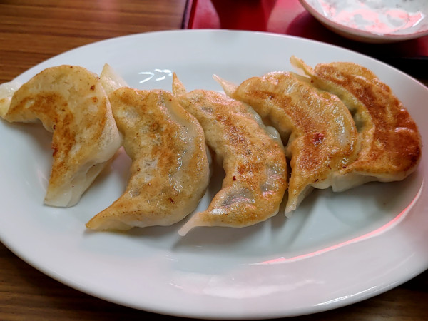 「ラーメンと餃子セット（半ライス付）（814円）」@中国料理 金鶏の写真