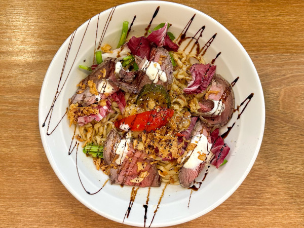 「★＜期間限定＞ローストビーフの醤油まぜそば🍜¥1,800」@らぁめん山と樹の写真