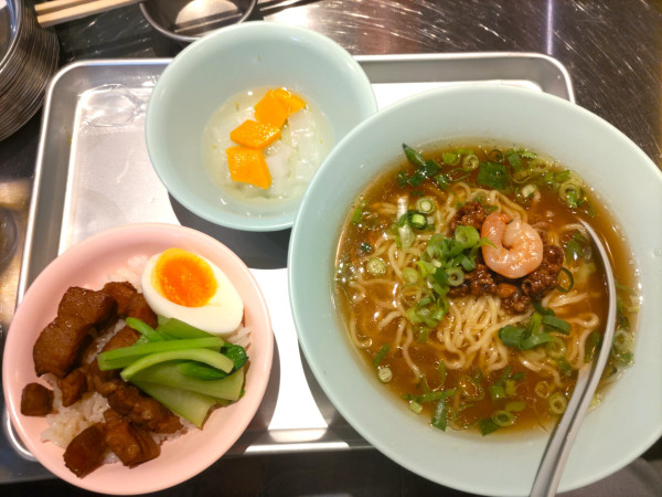 「担仔麺と魯肉飯のセット 1155円」@台湾大徘襠 ダパイダン105 (da pai dang 105) 高円寺東京本店の写真