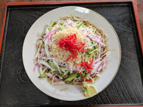 「冷やしたぬき(そば)＋大盛：800円＋100円」@生蕎麦 咲見屋の写真