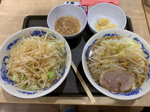 「ラーメン(全部トリプル、ニンニク、アブラ別皿)」@ジャンクガレッジ イオンモール春日部店の写真