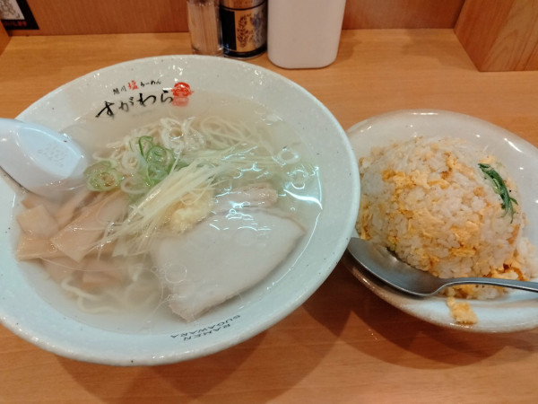 「生姜塩ラーメン+ミニ卵チャーハン」@旭川塩らーめん すがわら 人形町店の写真