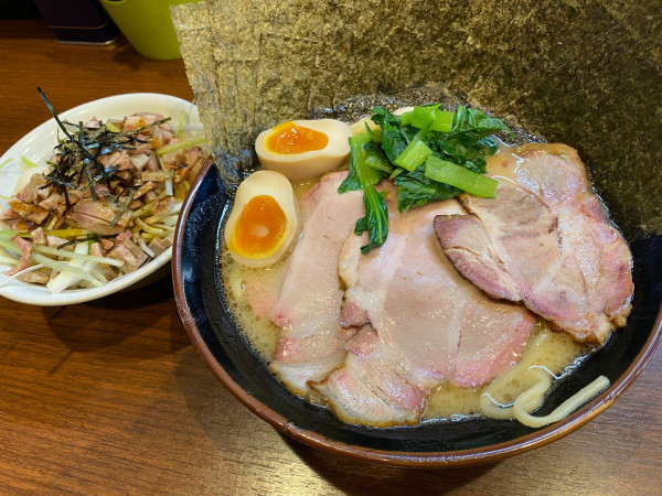 「スペシャルラーメン+ネギチャーシュー丼」@横浜家系ラーメン 大岡家 鶴川店の写真