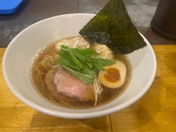 「醤油山椒ワンタンらぁ麺」@麺屋おやゆびの写真