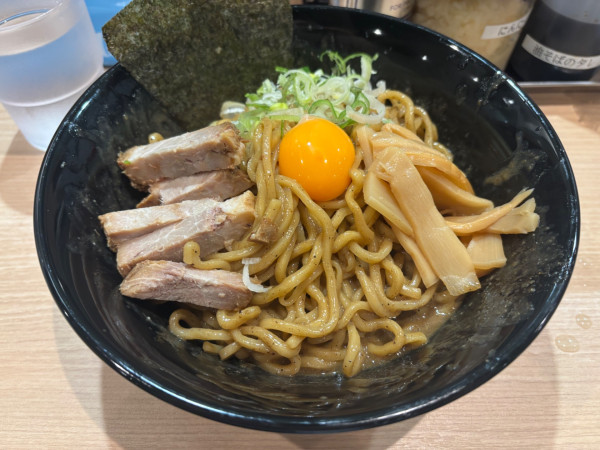 「上自家製煮干し油そば大盛り」@東京油そば商店の写真