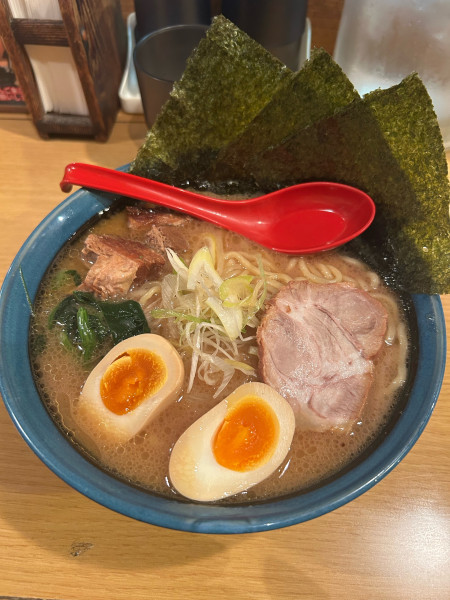 「黒福ラーメン（1100円）」@豚骨醤油らーめん 福気の写真