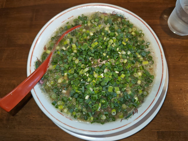 「豚骨ラーメン(バリカタ)+チャーシュー+ネギ+替玉2回」@ラーメン池田の写真