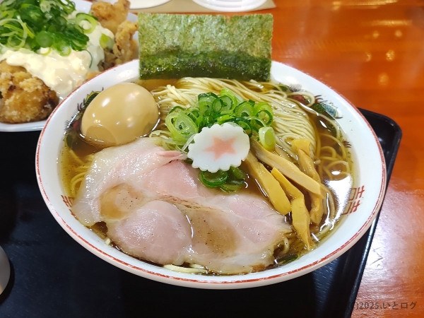 「味玉あっさりラーメン 大盛り」@まぐちゃんラーメン 響が丘店の写真