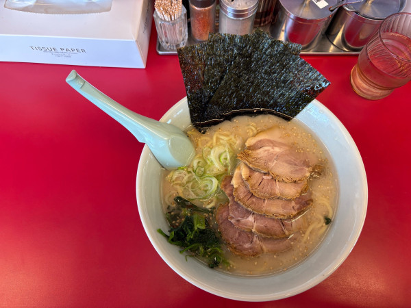 「塩チャーシュー麺」@ラーメン山岡家 小山駅南店の写真