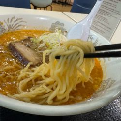 赤　濃厚味噌らーめん800円