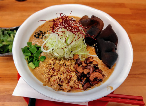 「種実担々麺 1050円 パクチー 100円 プチ炒飯 330円」@種実坦々麺菊川の写真