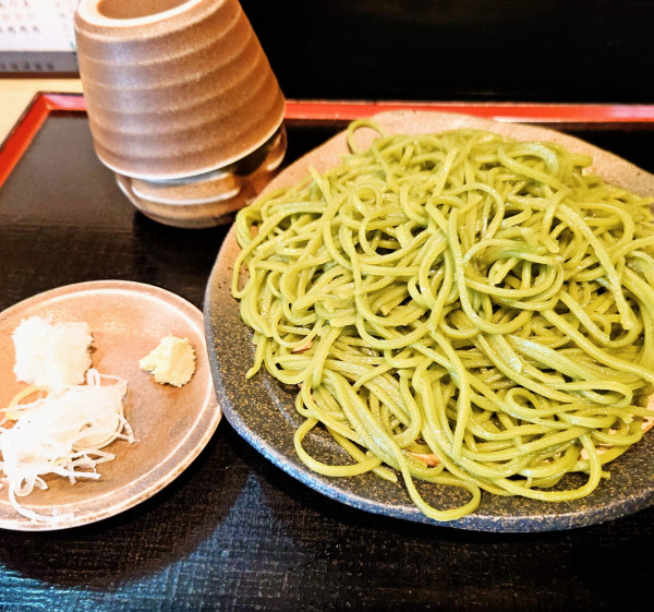 「変わりそば(抹茶切り)」@手打そば もりの写真