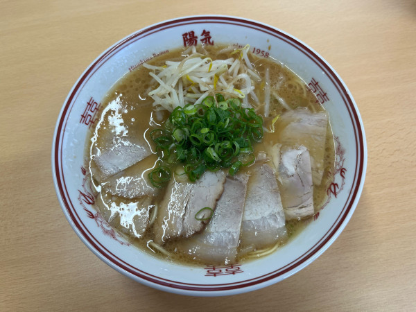「ラーメン、チャーシュー750+180円」@陽気 江波本店の写真