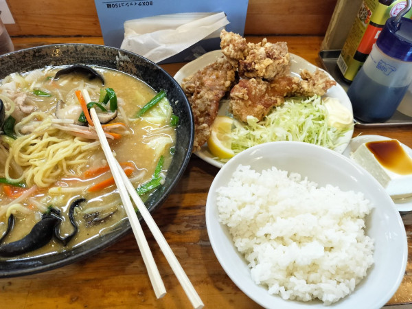 「蝦夷ラーメンからあげセット」@味勝負 二代目 蝦夷の写真