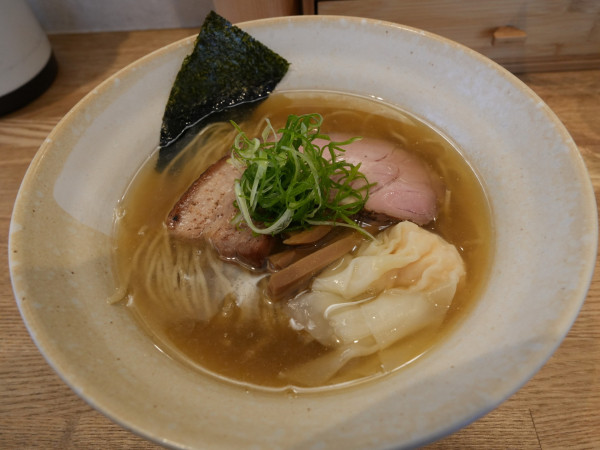 「支那そば 白＋サービス海老ワンタン」@DURAMENTEIの写真