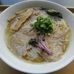 ＜中華蕎麦　三藤＞貝塩中華そば　1080円