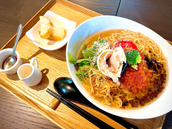 「トマトらぁ麺（930円）」@フレンチラーメンの店 MATOYAの写真