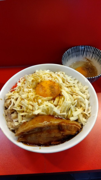 「チーズカレーまぜそば+麺400g+チーズ×2+生卵」@まぜそばマゼロー 船橋店の写真