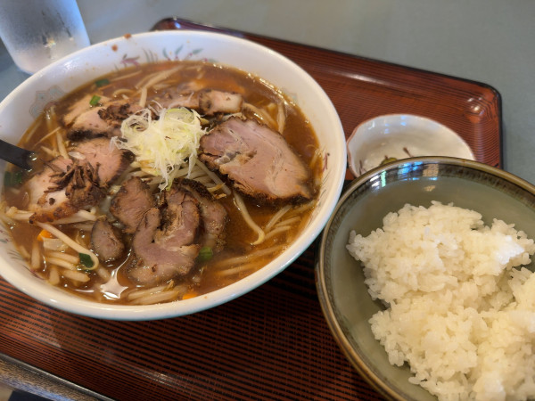 「味噌チャーシュー＋半ライス」@八平の食堂の写真