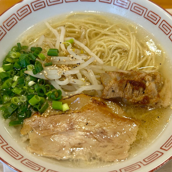 「金菜上湯中華そば金シオ（豚油・ニンニク１／４・ソーキ・カタ）」@金菜亭の写真