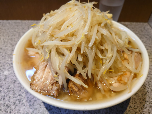 「【限定】大豚   野菜  ニンニク」@ラーメン宮郎の写真