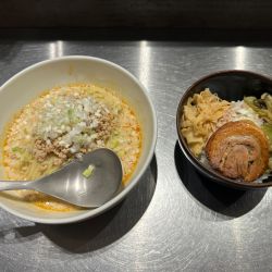 冷し担担麺（並盛・180g）＋そぼろ御飯セット1,450円