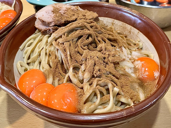 「たまごかけ麺 麺増し ヤサイヌキ お魚天国 玉ねぎたまご」@ラーメン二郎 八王子野猿街道店2の写真