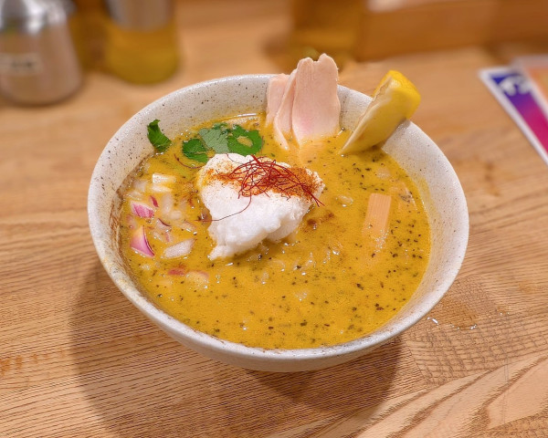 「カレー鶏白湯」@麺屋 板ずり 千歳店の写真