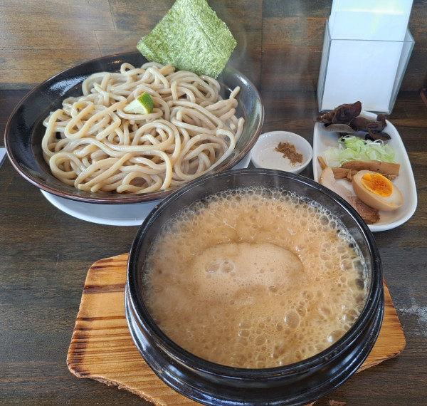 「石焼濃厚つけ麺大盛1280円」@自家製麺  仁の写真