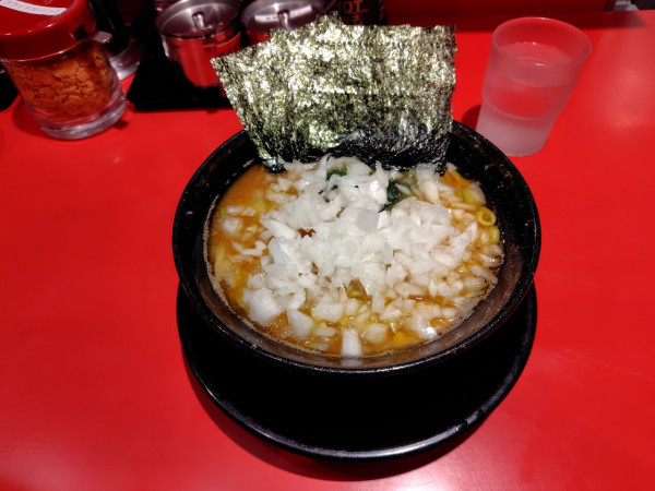 「ラーメン　玉ねぎ　900+100」@環2家 川崎店の写真