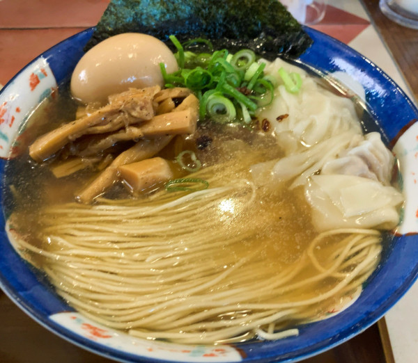 「味玉塩そば (+わんたん)」@麺や食堂 本店の写真