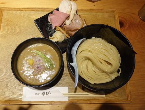 「焼豚つけ麺・大盛（1,600円）」@麺屋 周郷 新橋店の写真
