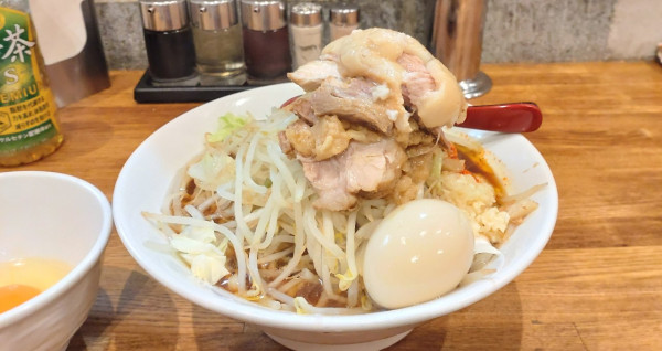 「限定　非乳化二郎系＋生卵」@麺処 青野の写真