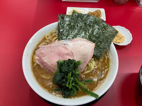 「ラーメン大盛り+チャーシューまぶし1350円」@王道家直伝との丸家 伊勢崎店の写真