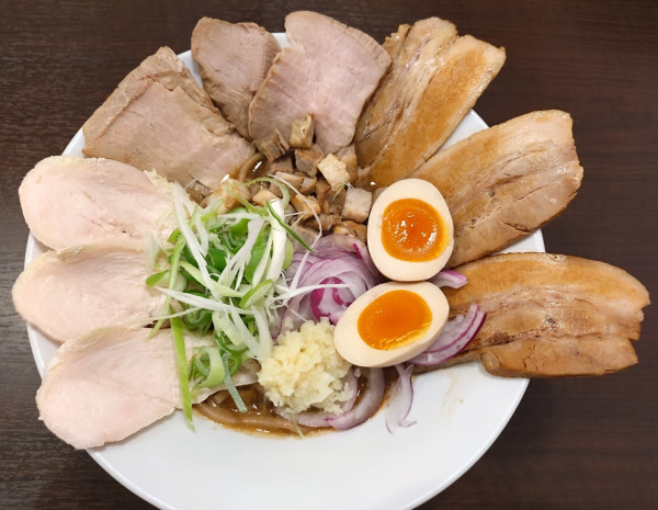 「福島鶏白湯まぜそば 特製肉三種盛り ¥1200」@麺処 若武者 大和田店の写真