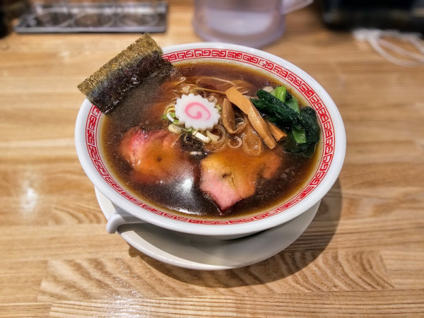 「炭火焼き吊るしチャーシュー（2枚）」@麺や みかんの写真