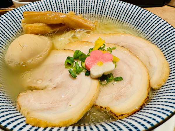 「特製鯛塩らぁ麺【1340円】」@鯛塩そば 灯花 せいせき京王聖蹟桜ヶ丘ショッピングセンター店の写真