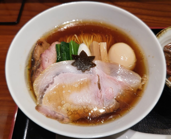 「特製中華そば」@食煅 もみじの写真