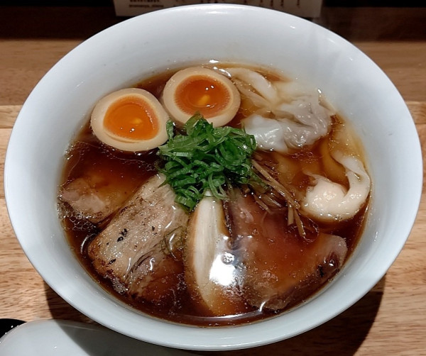 「特製醤油らぁ麺」@らぁ麺や 嶋の写真