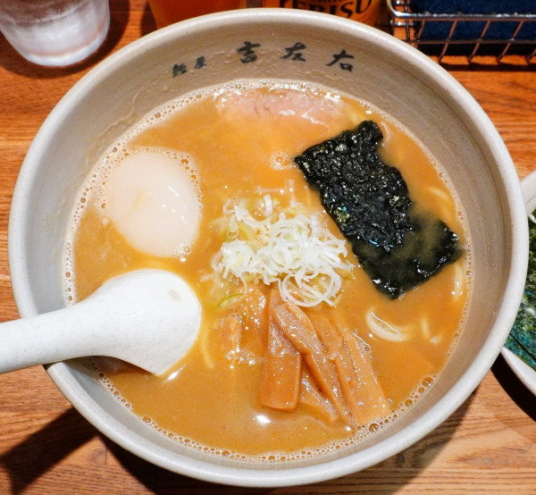 「味玉らーめん＋のり＋エビスビール小瓶」@麺屋吉左右の写真