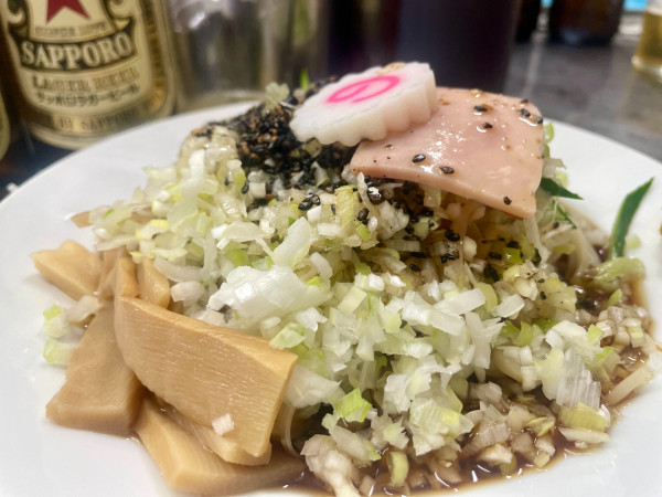 「サッポロ赤星２本＋もやしピーマン竹の子皿→ 冷やし中華 細葱」@中華そば みたかの写真