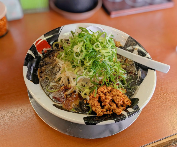 「黒担担麺」@担担麺頑固本舗 麺屋 紅胡麻 本荘店の写真