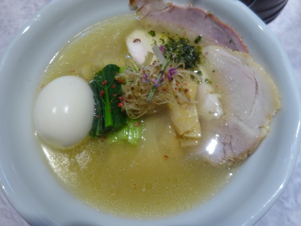 「3種のチャーシューととろっと味玉の塩らーめん 1,300円」@shizukuの写真