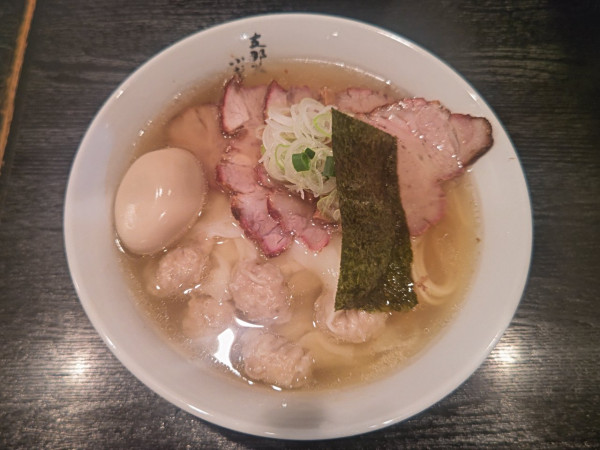 「チャーシューワンタンメン（塩）+味付き玉子」@支那ソバ 小むろの写真