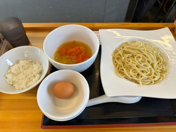 「トマトつけ麺（並盛・200g）750円＋卵かけご飯200円」@かのうやの写真