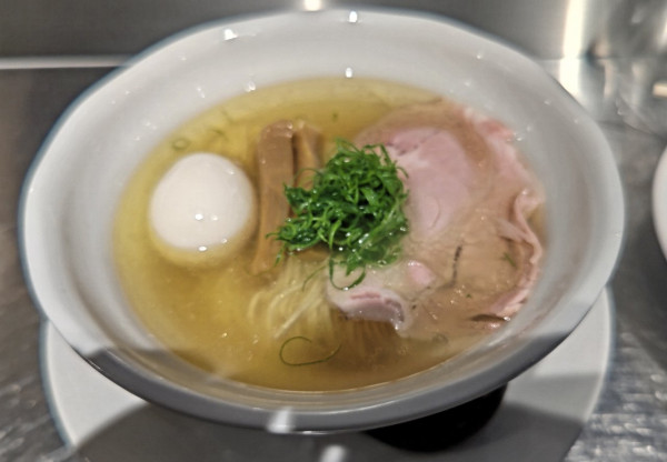 「塩そばと肉丼のセット+味玉」@成城青果の写真