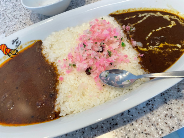 「ビーフカレーと牛すじカレー税込1400」@CURRY UP NAKAMEGUROの写真